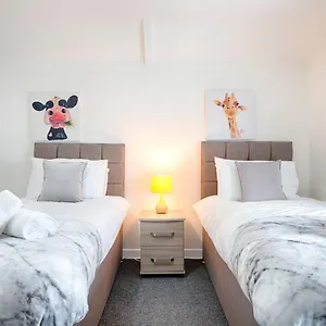 Holiday home Parking, Smart Tv's In Rooms, Location, Swansea